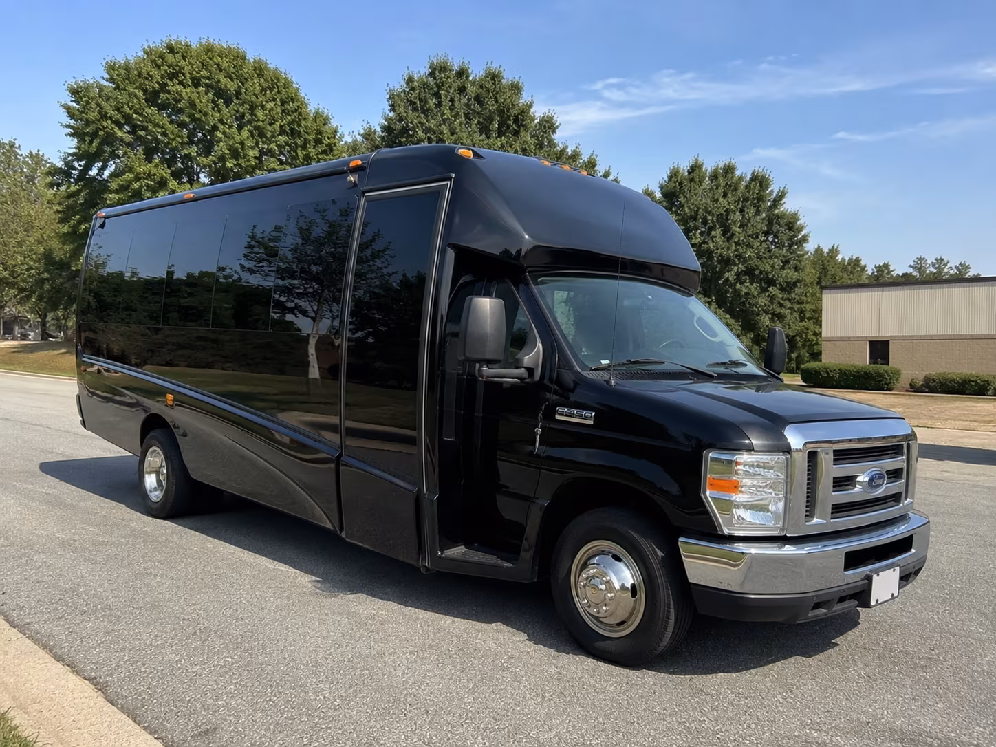 corporate airport transfer buses to sacramento international airport smf